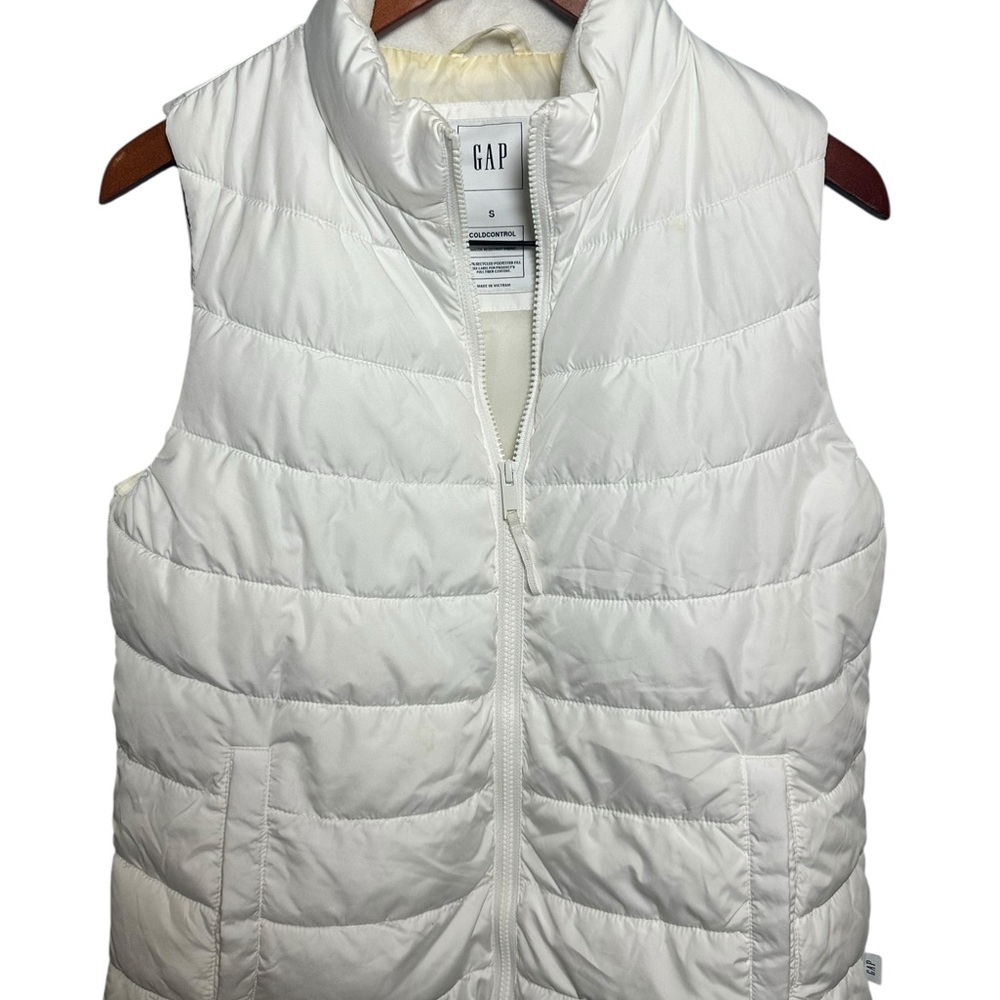 GAP Women's Ivory Puffer Vest